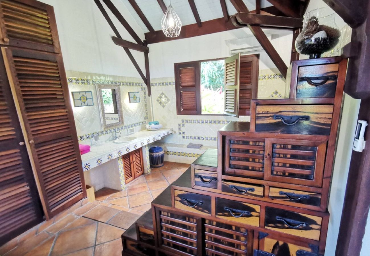 Villa in Deshaies - Villa à Deshaies G199 vue mer 11 pers piscine