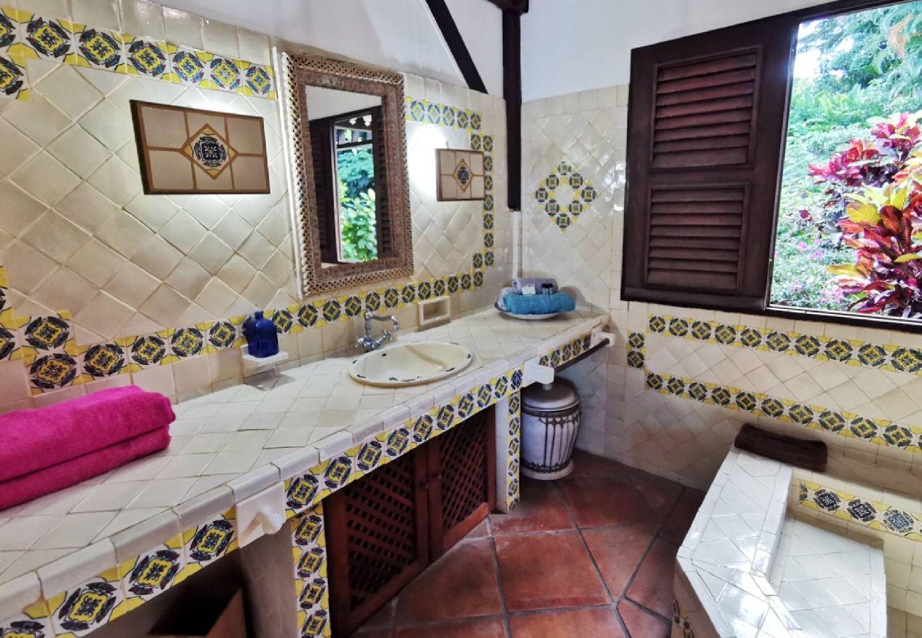 Villa in Deshaies - Villa à Deshaies G199 vue mer 11 pers piscine