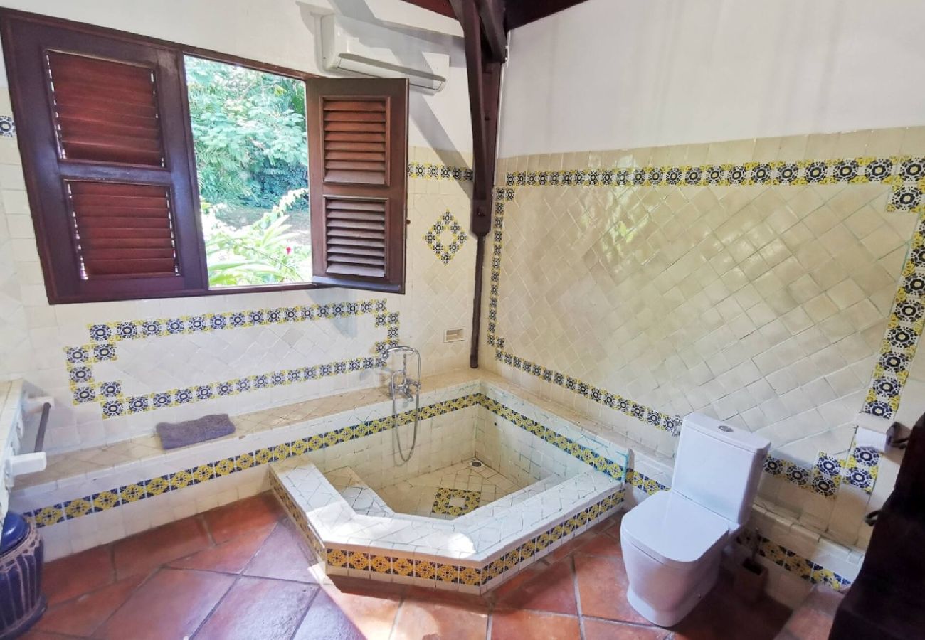 Villa in Deshaies - Villa à Deshaies G199 vue mer 11 pers piscine