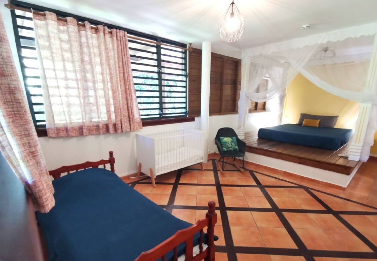 Villa in Deshaies - Villa à Deshaies G199 vue mer 11 pers piscine
