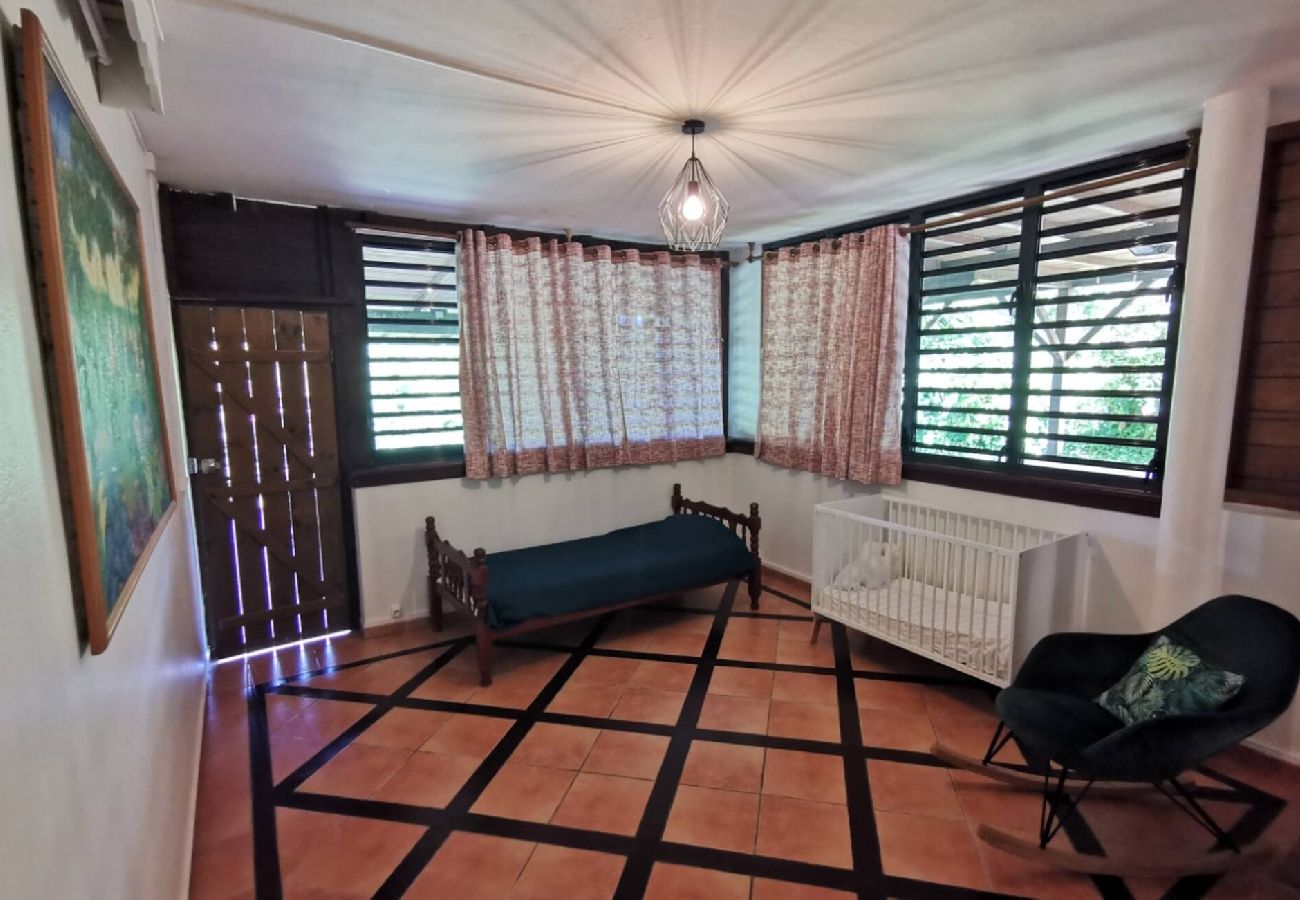 Villa in Deshaies - Villa à Deshaies G199 vue mer 11 pers piscine