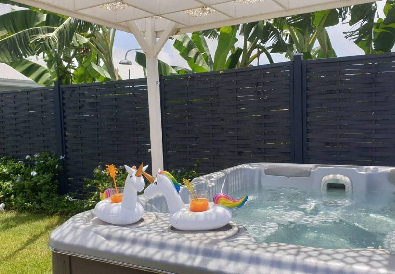 Villa in Le Gosier - Mini villa Gosier ref G015B 1ch 2 pers jacuzzi