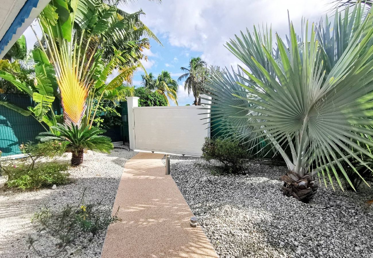 Villa in Saint-François - Villa ref G019a Saint François 1 ch piscine 4 pers