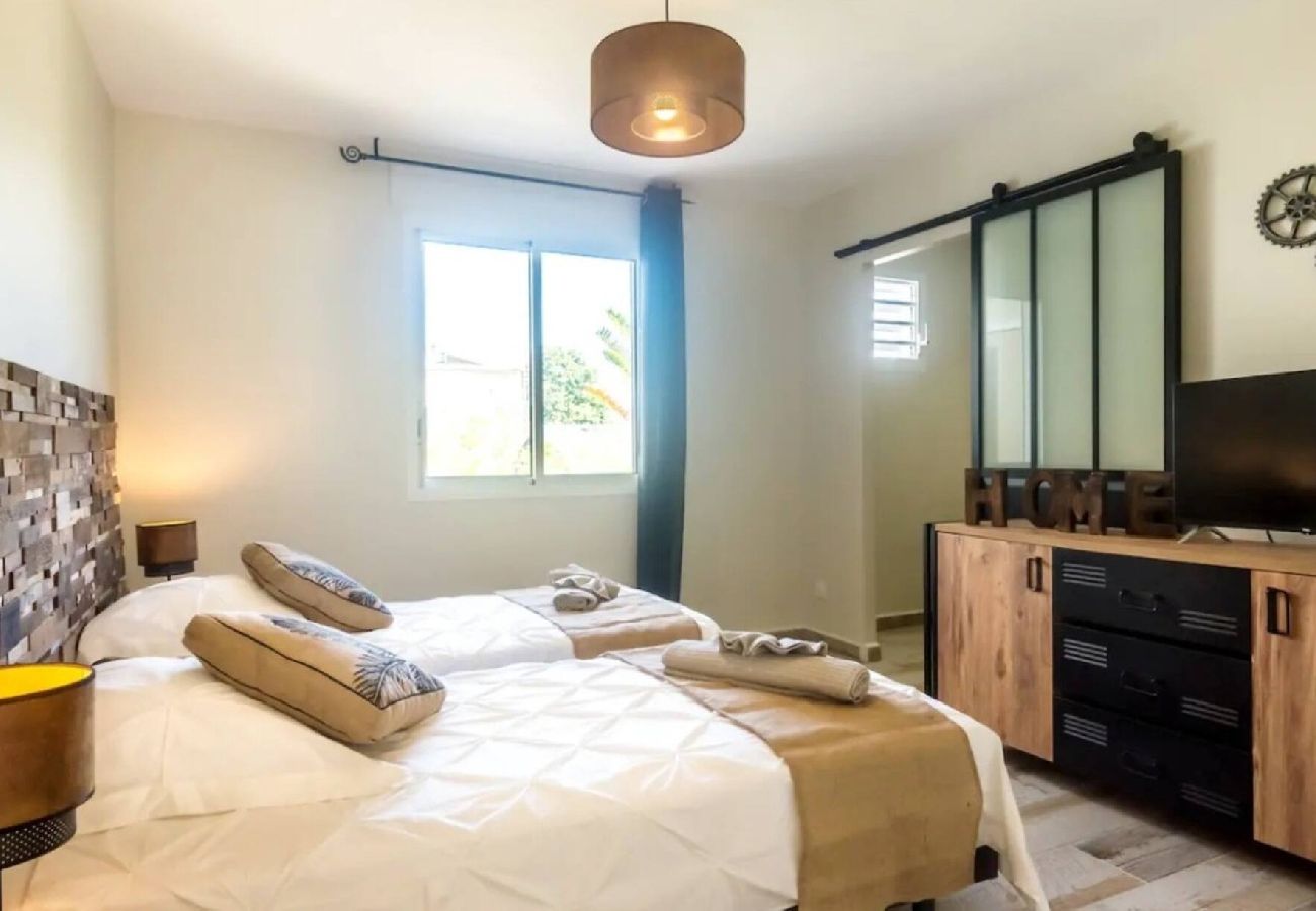 Villa in Le Gosier - Villa Gosier ref G167E 4ch 8 pers piscine