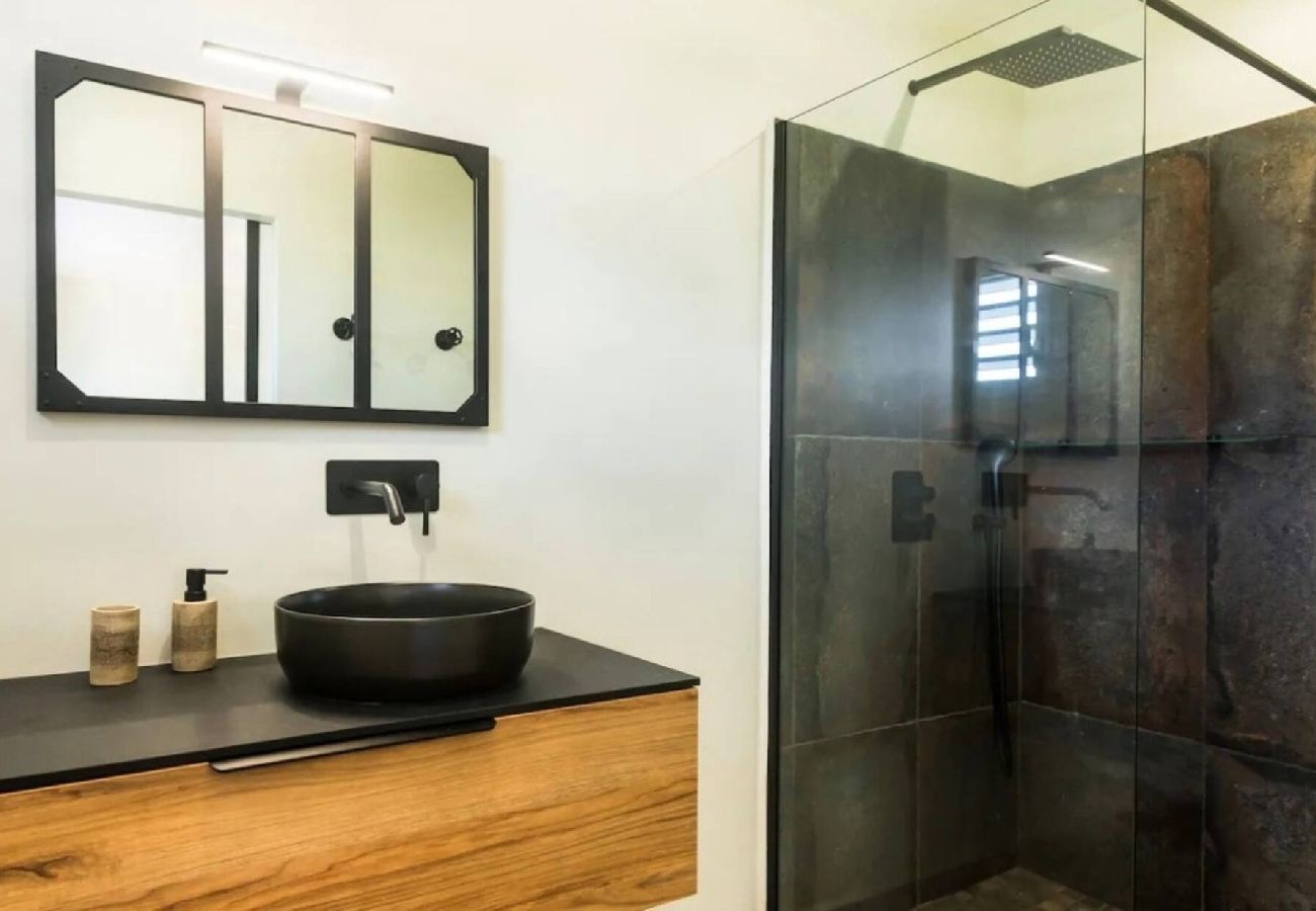 Villa in Le Gosier - Villa Gosier ref G167E 4ch 8 pers piscine