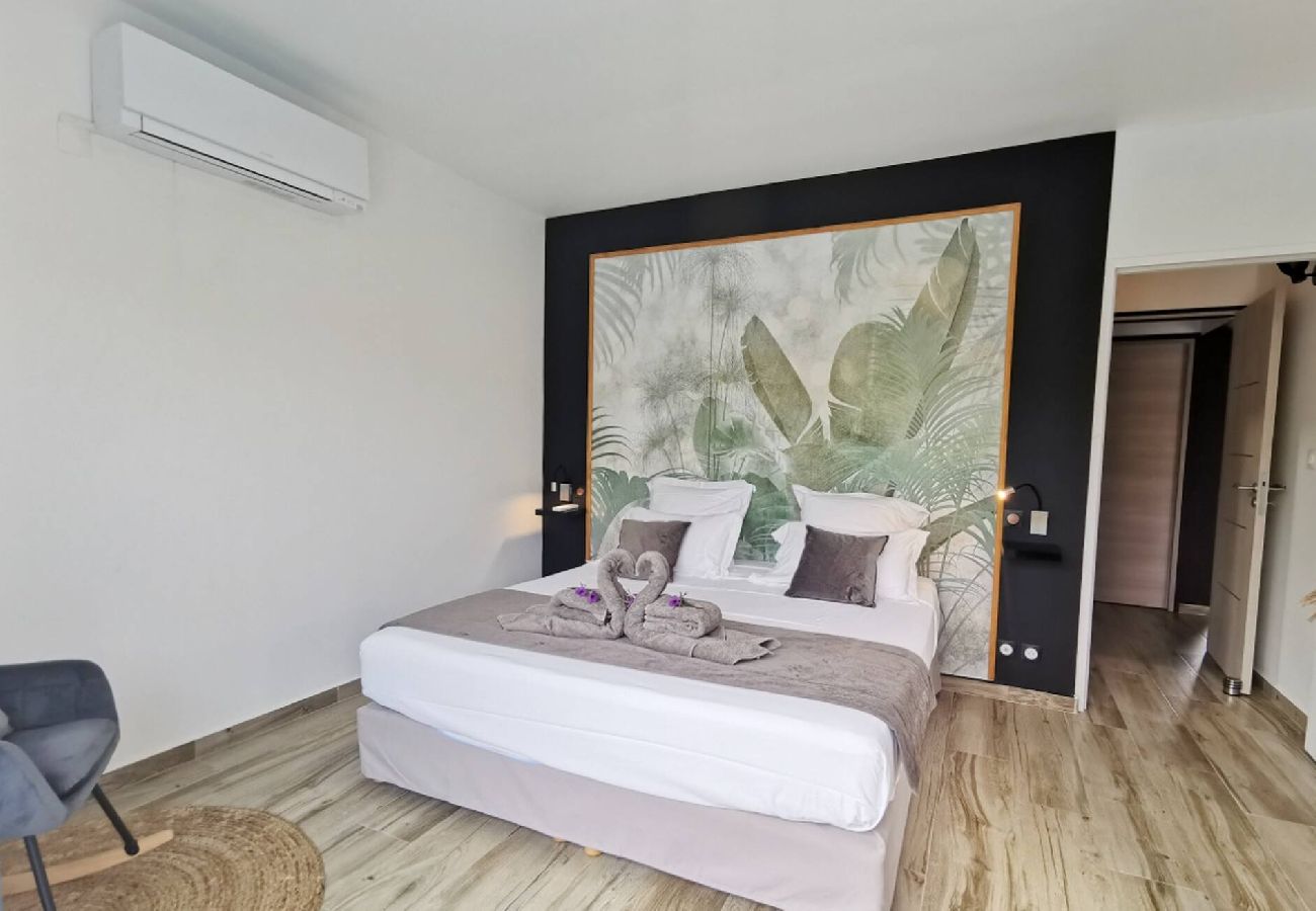 Villa in Sainte-Rose - Villa à Sainte Rose G156A piscine 3ch 8 pers