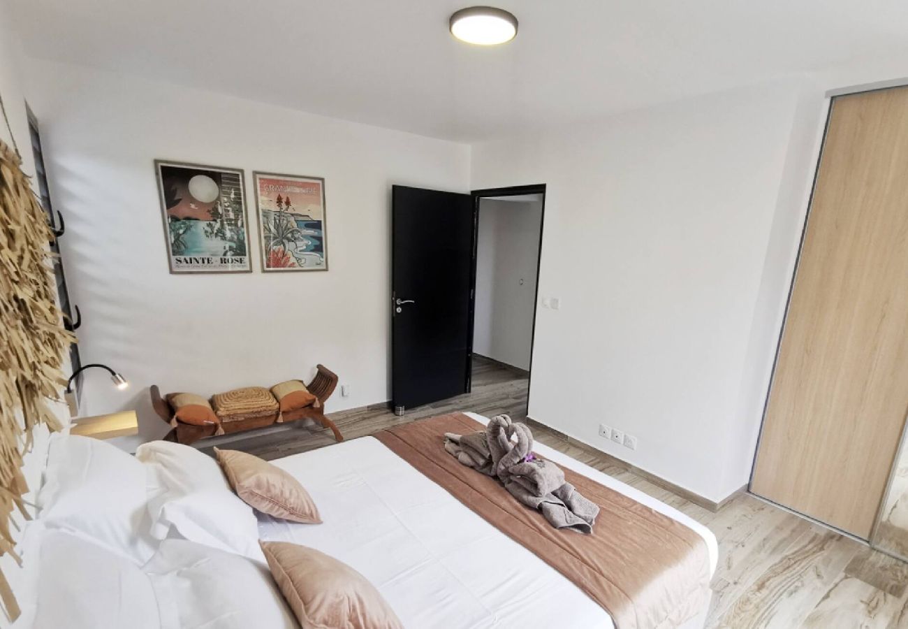 Villa in Sainte-Rose - Villa à Sainte Rose G156A piscine 3ch 8 pers