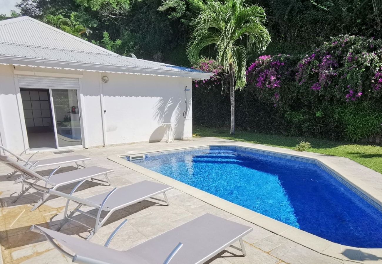 Villa in Sainte-Anne - Villa à Sainte Anne Ref M096 2 chambres piscine