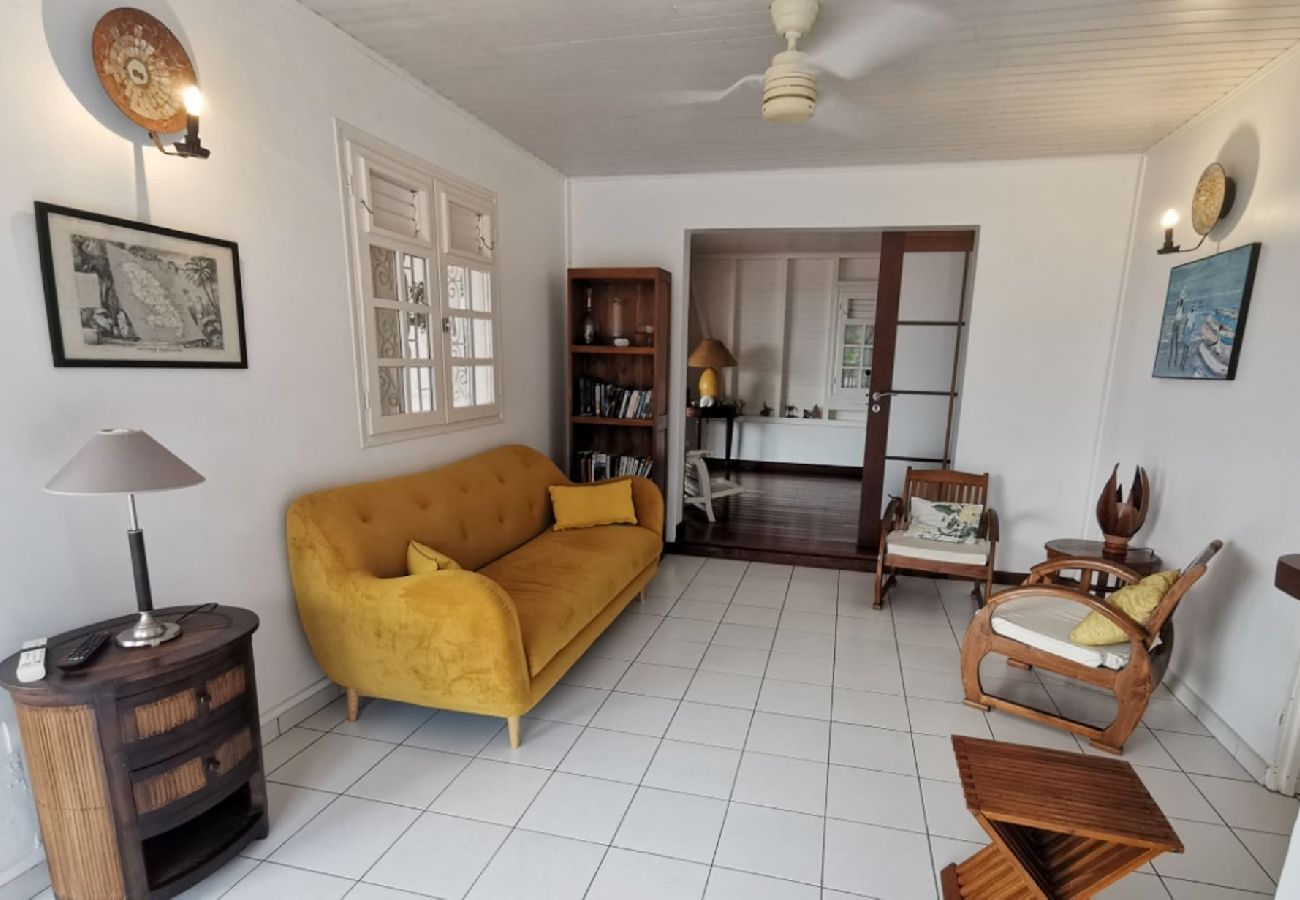 Villa in Sainte-Anne - Villa à Sainte Anne Ref M096 2 chambres piscine