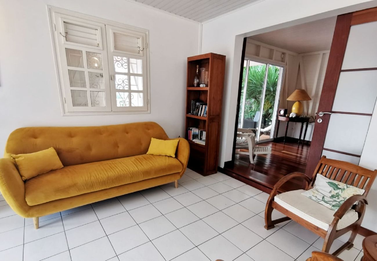 Villa in Sainte-Anne - Villa à Sainte Anne Ref M096 2 chambres piscine