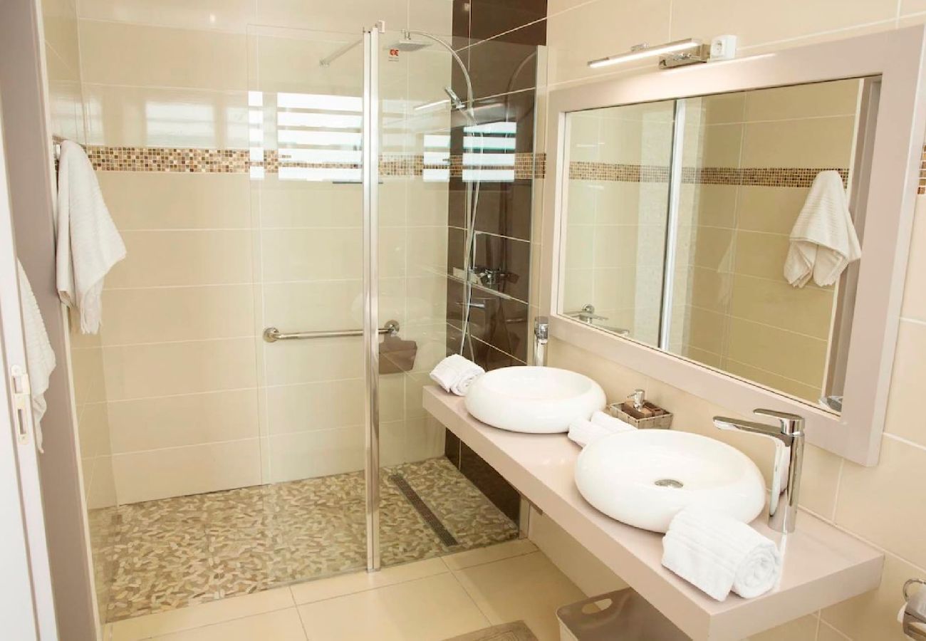 Villa in Saint-François - Villa à St François G163B - 4 chambres piscine