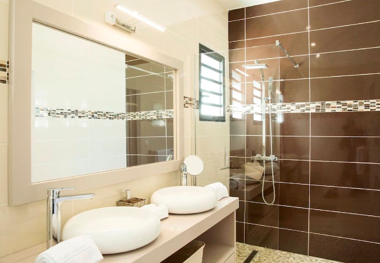 Villa in Saint-François - Villa à St François G163B - 4 chambres piscine