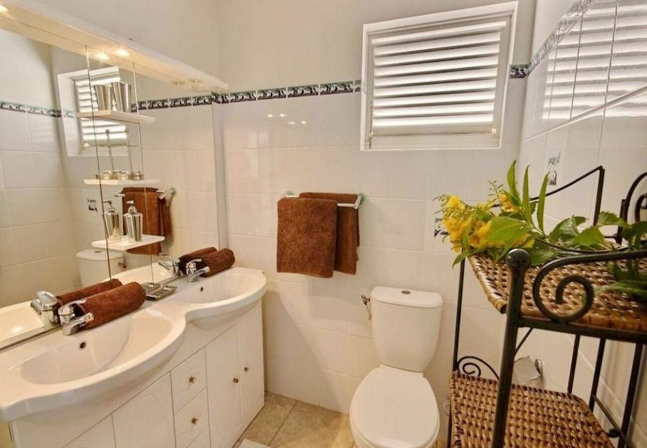 Villa in Sainte-Anne - Villa à Sainte Anne en Martinique - Ref : M082