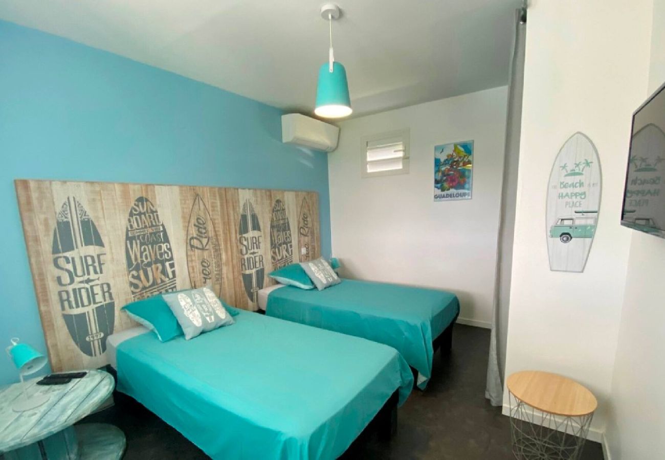 Villa in Le Gosier - Villa Gosier ref G043 2ch 4 pers piscine