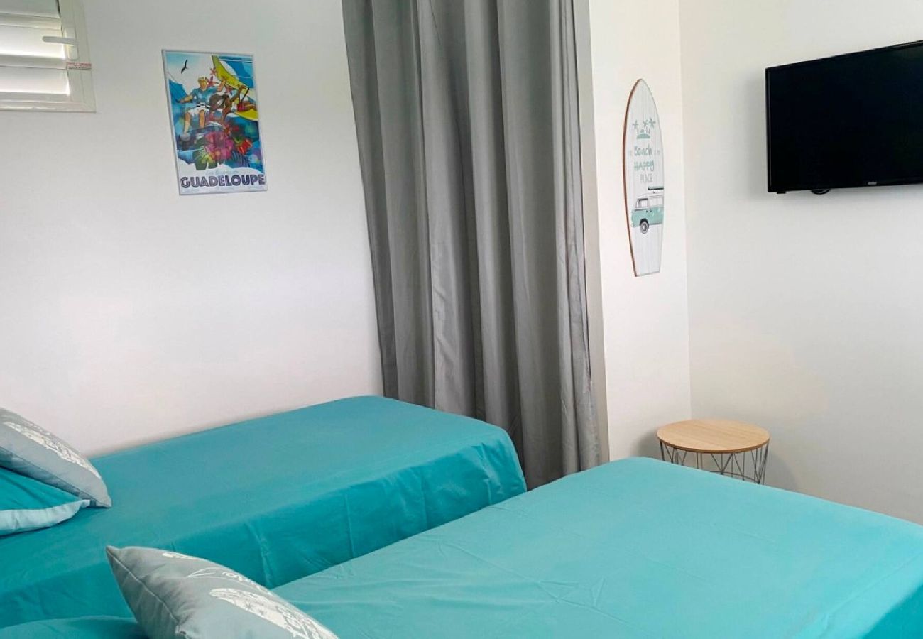 Villa in Le Gosier - Villa Gosier ref G043 2ch 4 pers piscine