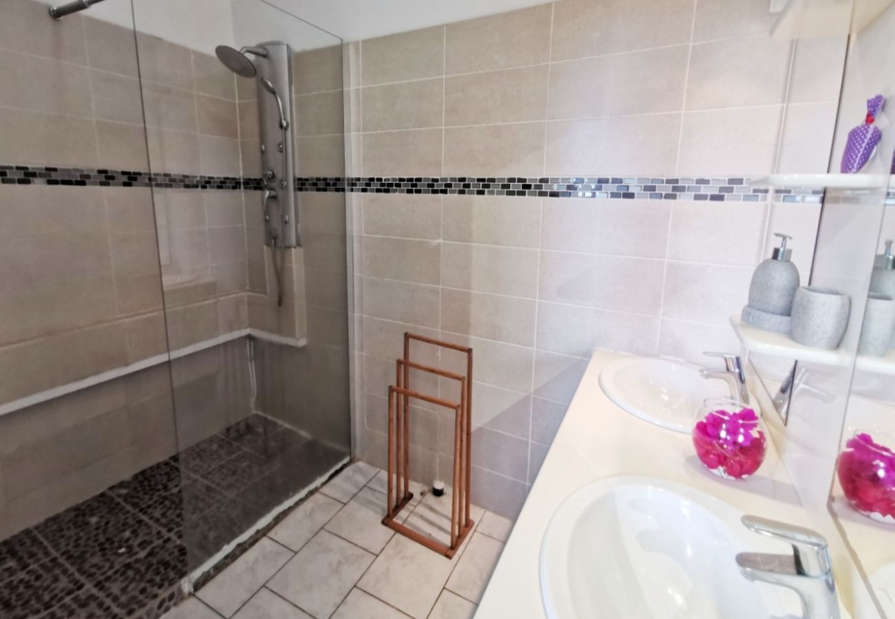 Villa in Saint-François - Villa à Saint François G109 4 ch piscine 11 pers