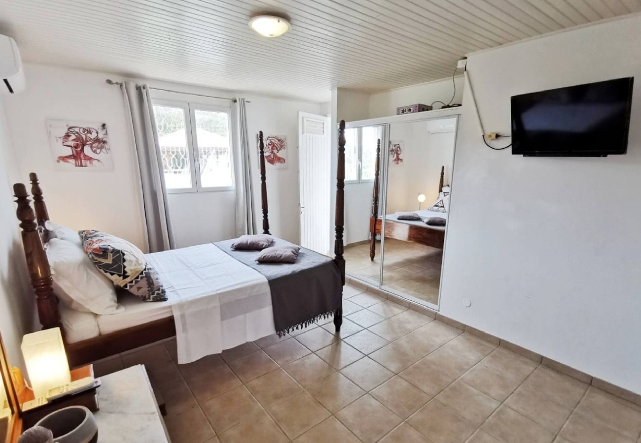 Villa in Sainte-Anne - Villa à Sainte Anne Ref M055a - 3 chambres piscine
