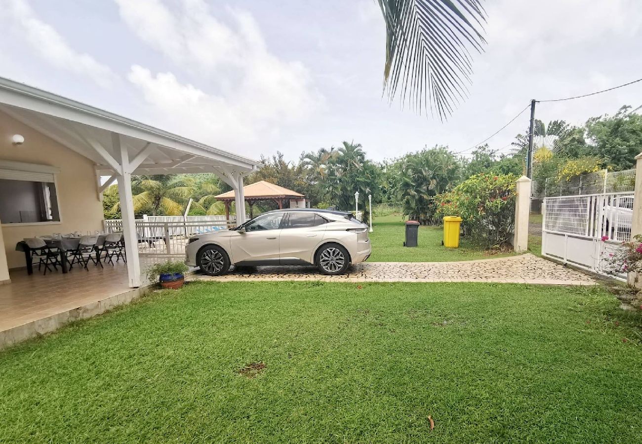Villa in Sainte-Anne - Villa à Sainte Anne Ref M055a - 3 chambres piscine