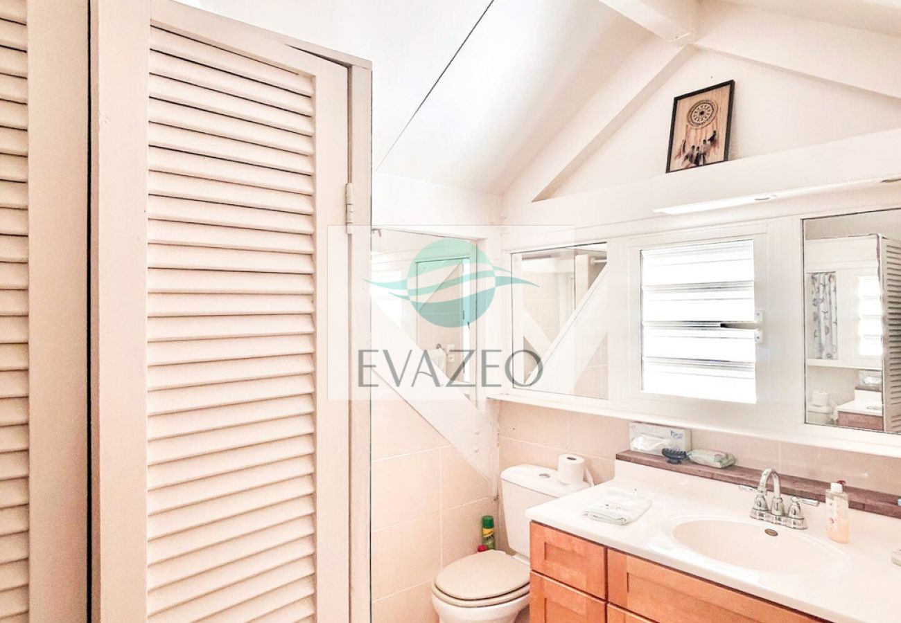 Apartment in Baie Nettlé - APT T2 Baie NETTLE REF STM004