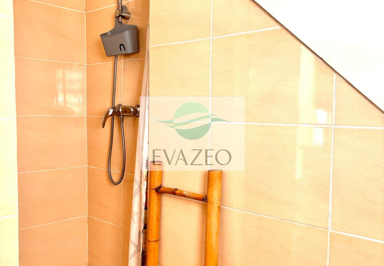 Apartment in Baie Nettlé - APT T2 Baie NETTLE REF STM004