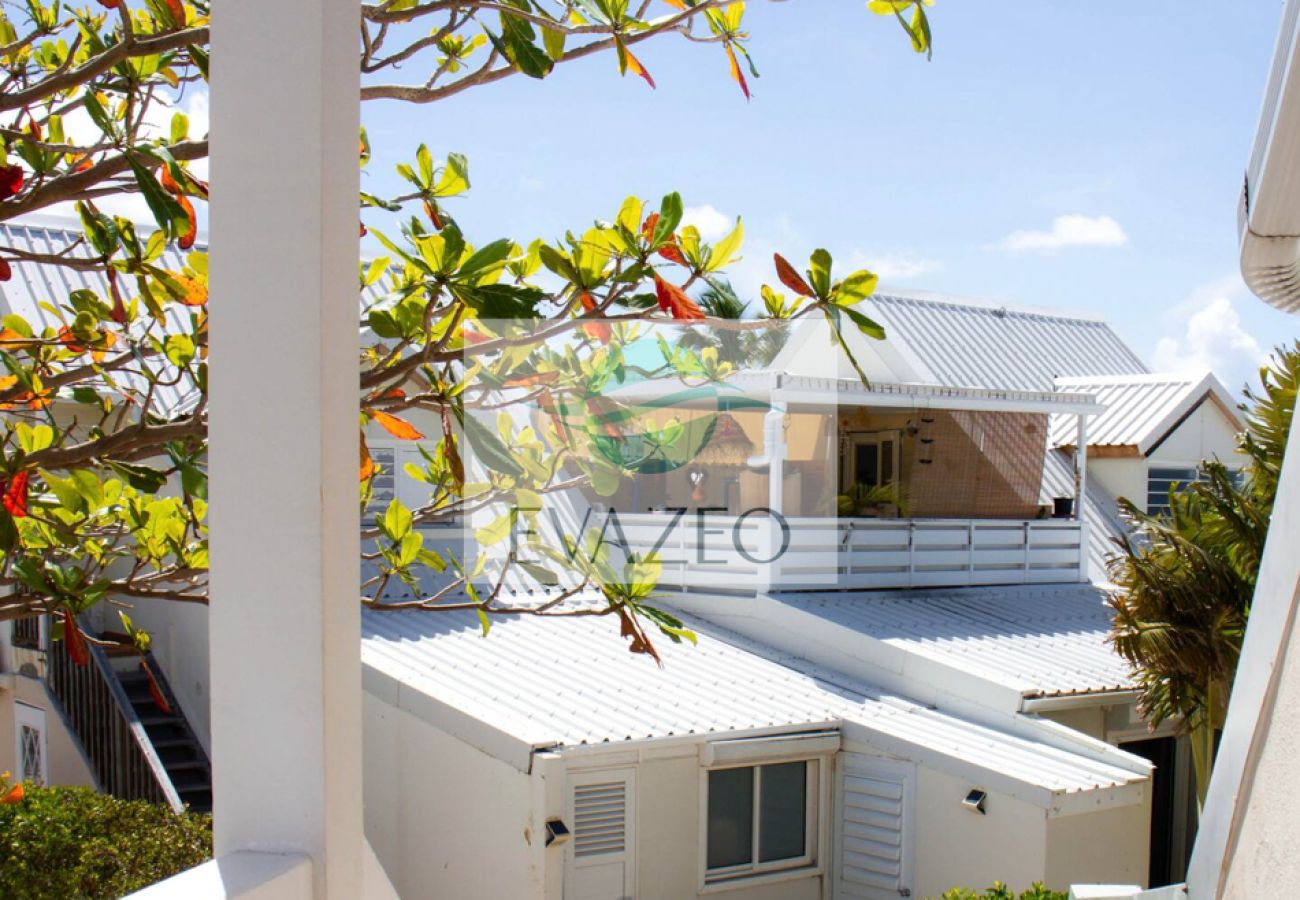 Apartment in Baie Nettlé - APT T2 Baie NETTLE REF STM004