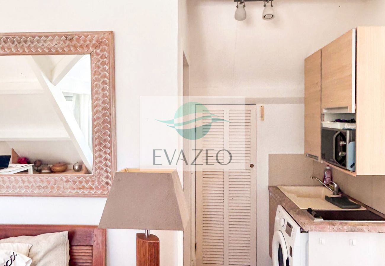 Apartment in Baie Nettlé - APT T2 Baie NETTLE REF STM004