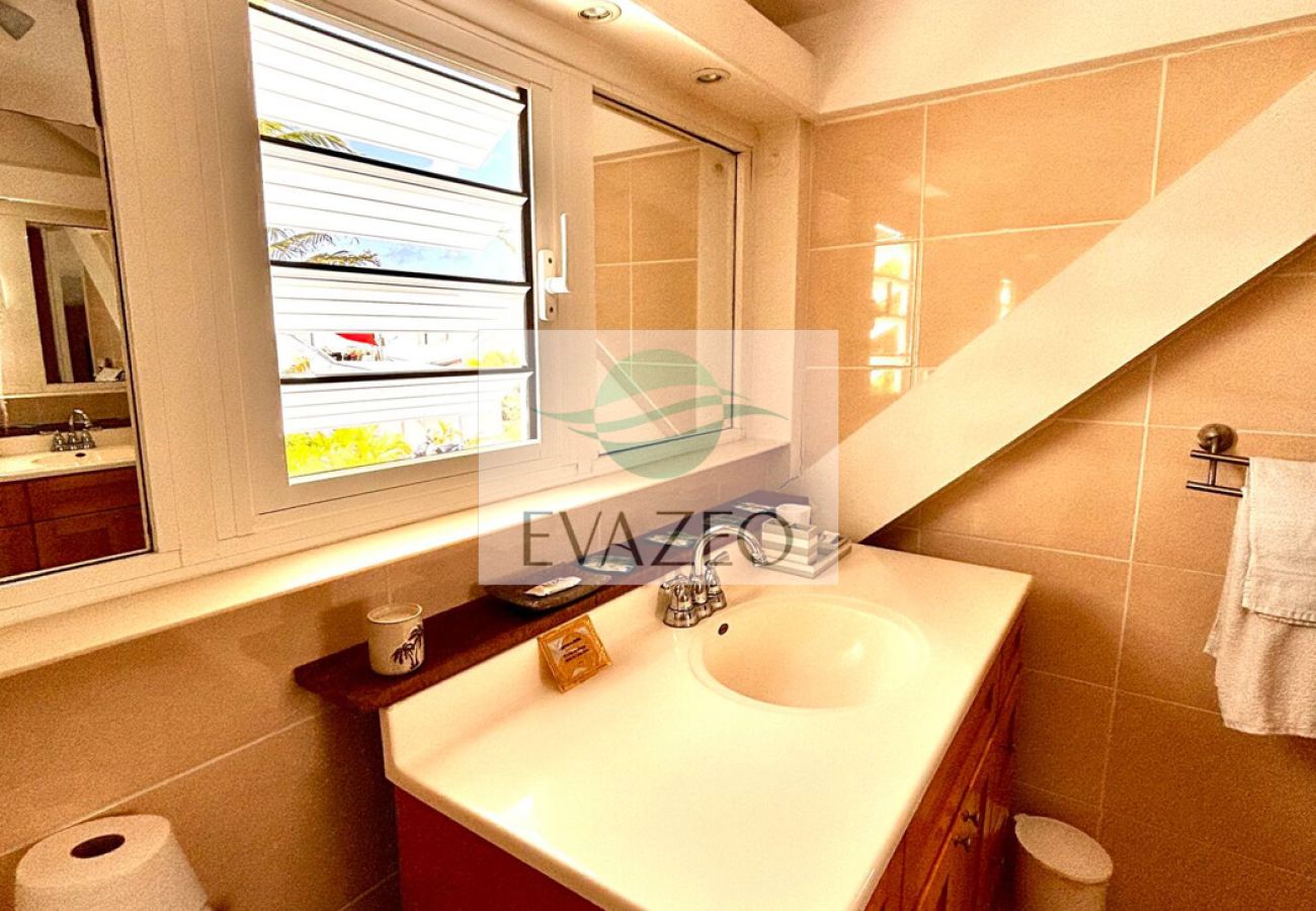 Apartment in Baie Nettlé - APT T2 Baie NETTLE REF STM004