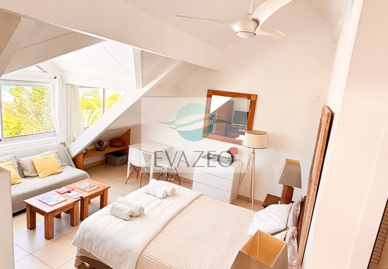 Apartment in Baie Nettlé - APT T2 Baie NETTLE REF STM004