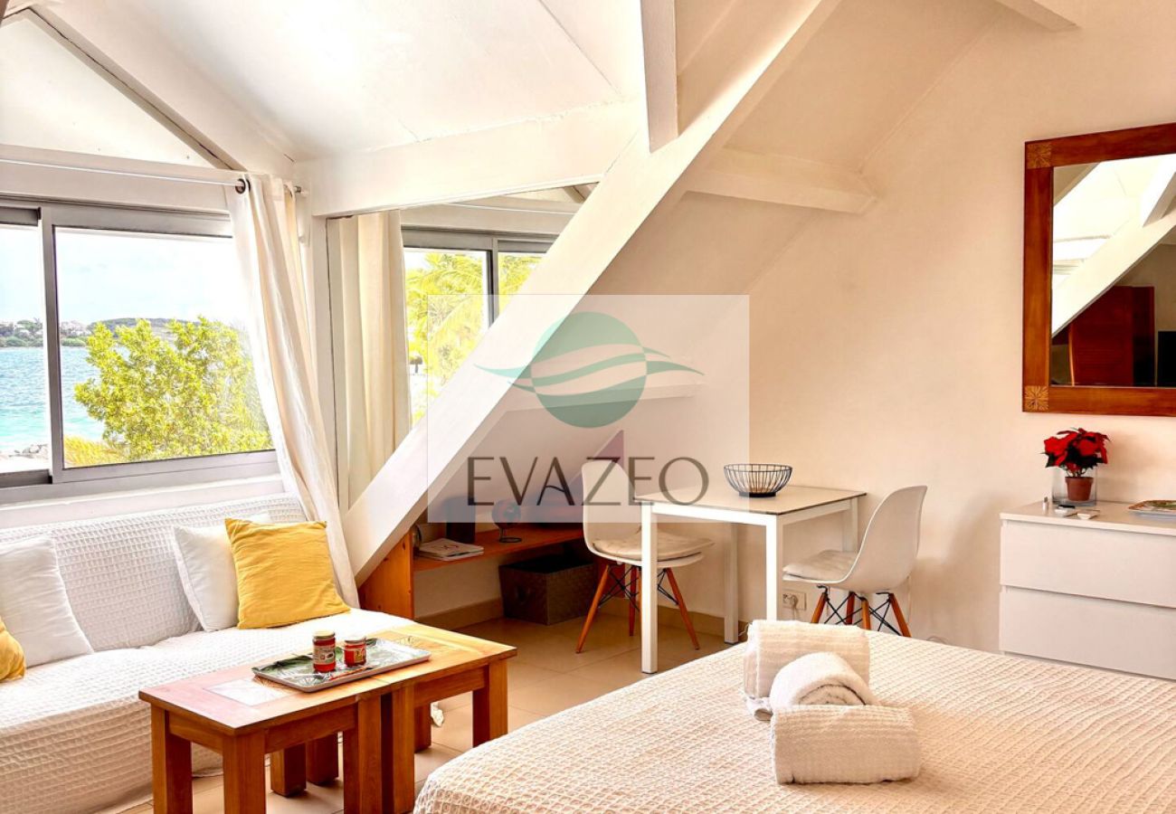 Apartment in Baie Nettlé - APT T2 Baie NETTLE REF STM004