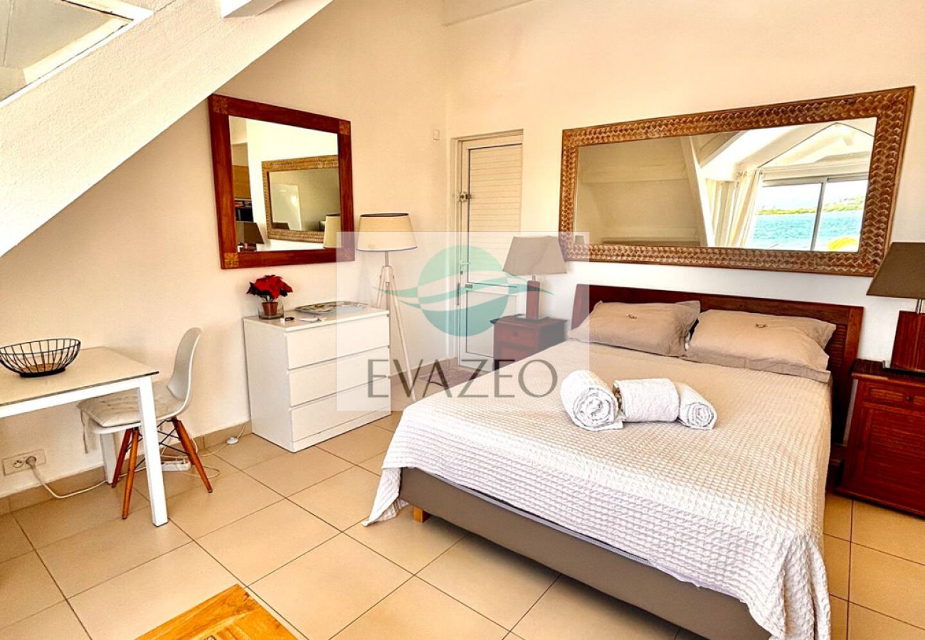 Apartment in Baie Nettlé - APT T2 Baie NETTLE REF STM004