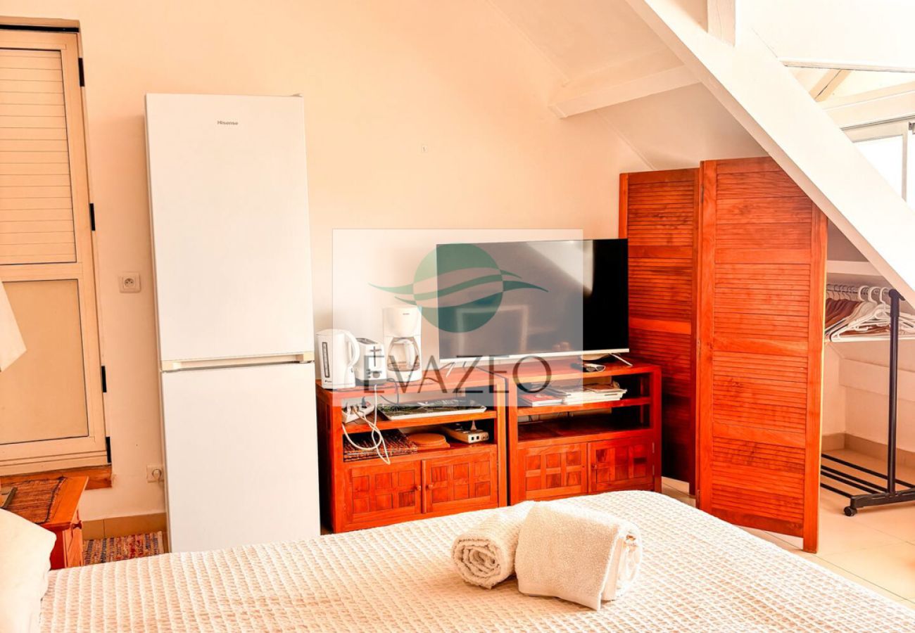 Apartment in Baie Nettlé - APT T2 Baie NETTLE REF STM004