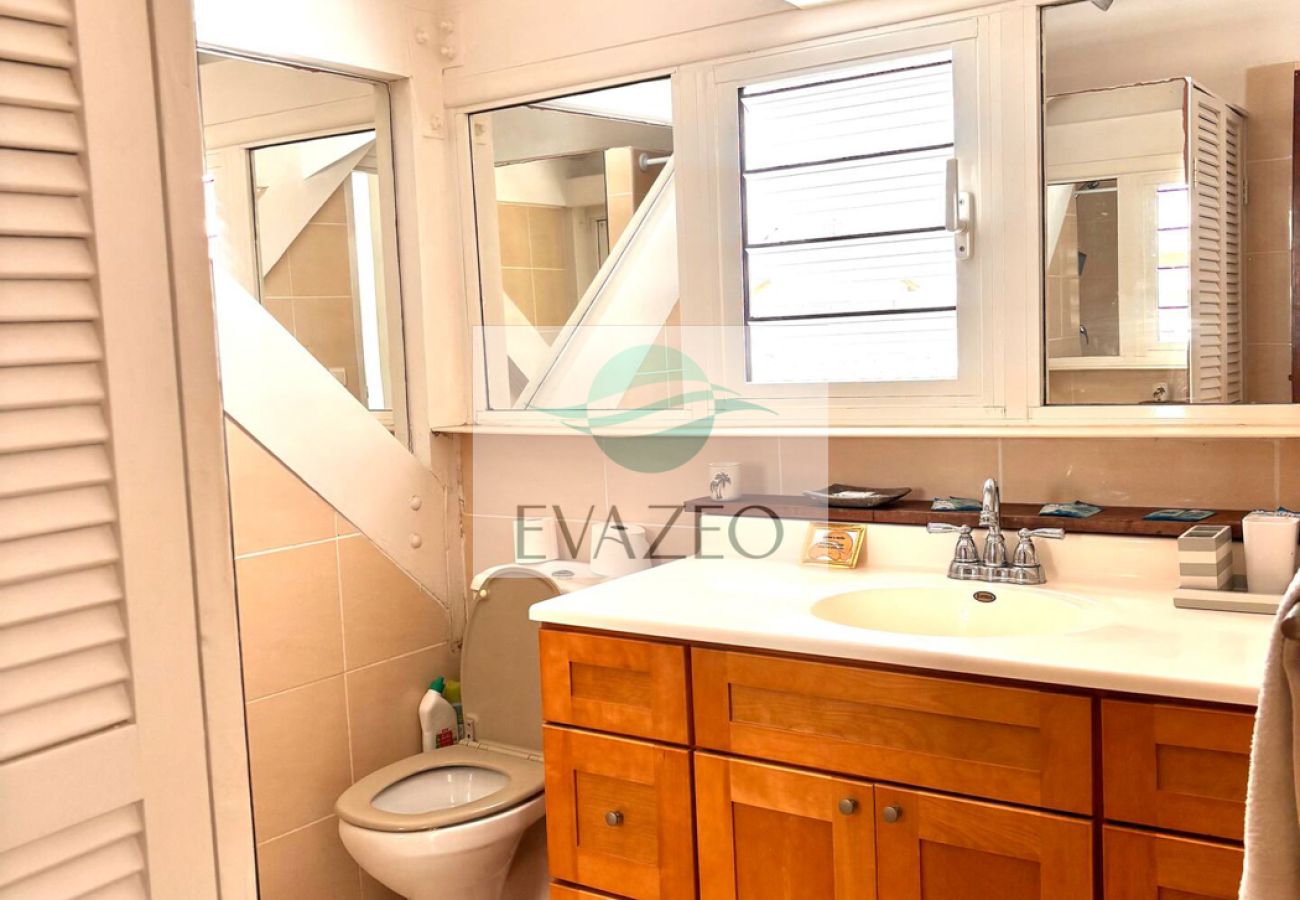 Apartment in Baie Nettlé - APT T2 Baie NETTLE REF STM004