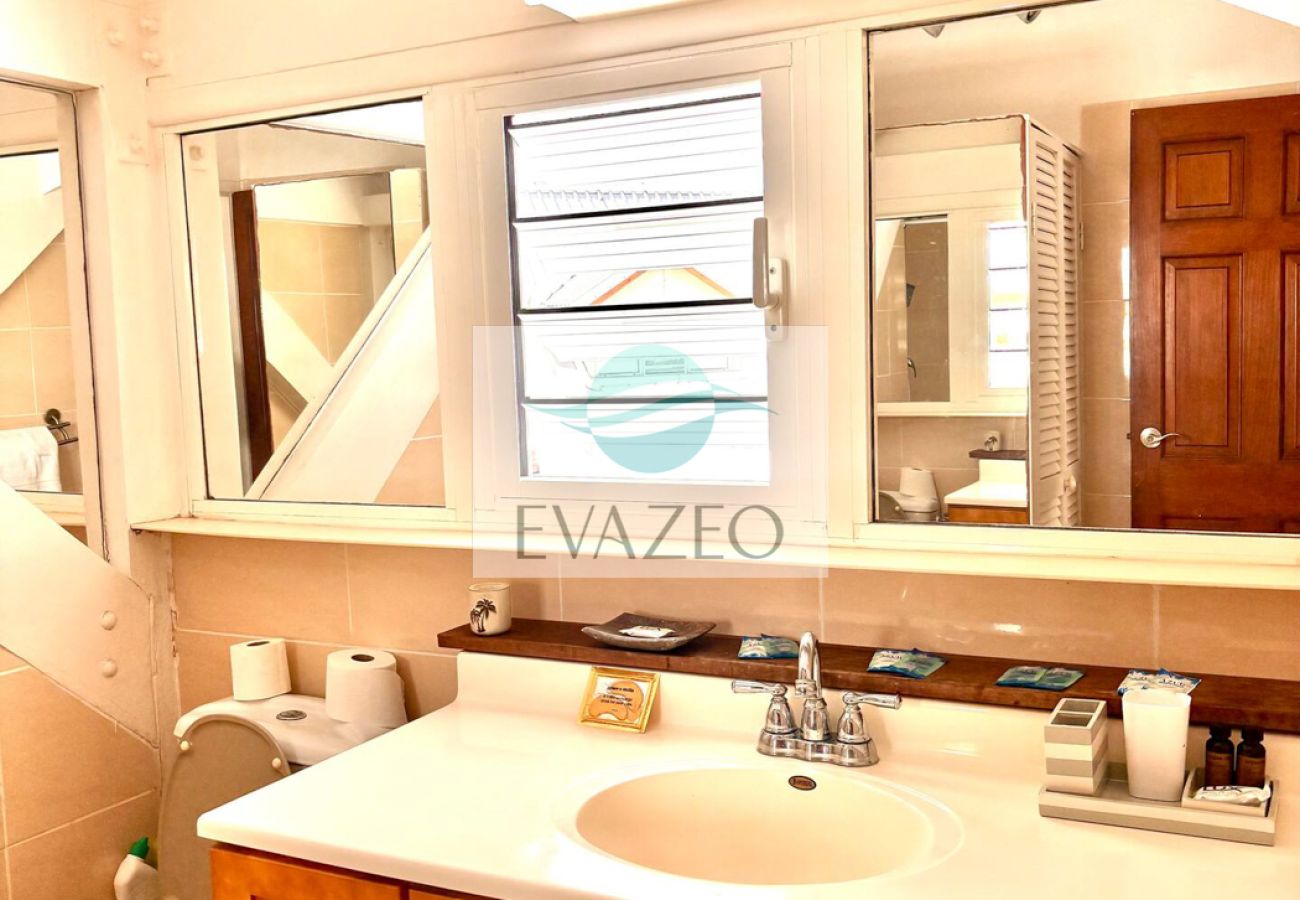 Apartment in Baie Nettlé - APT T2 Baie NETTLE REF STM004