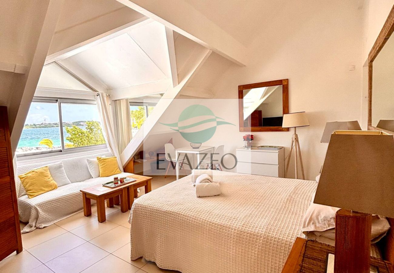 Apartment in Baie Nettlé - APT T2 Baie NETTLE REF STM004