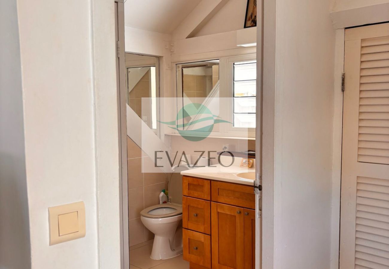 Apartment in Baie Nettlé - APT T2 Baie NETTLE REF STM004