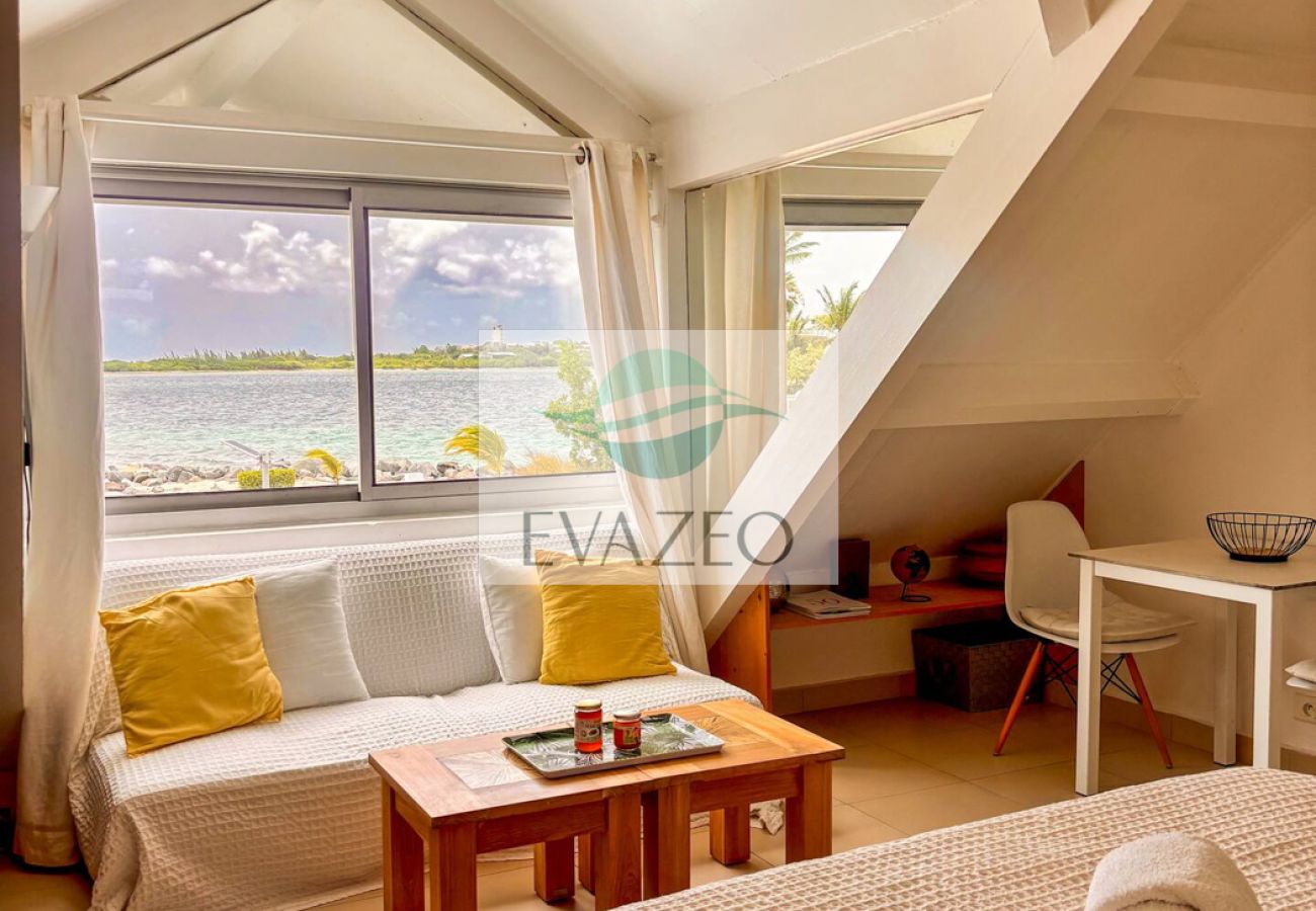 Apartment in Baie Nettlé - APT T2 Baie NETTLE REF STM004