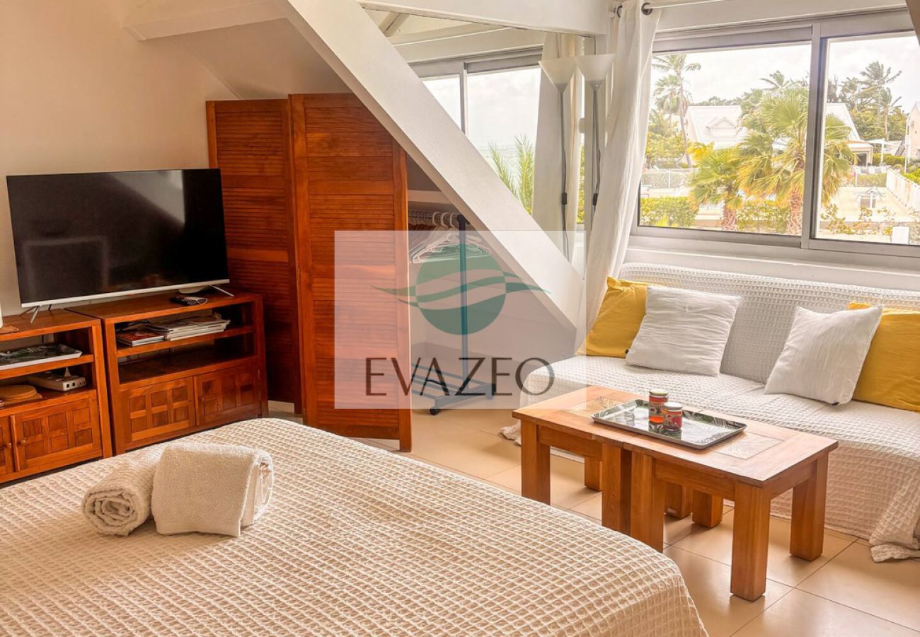 Apartment in Baie Nettlé - APT T2 Baie NETTLE REF STM004