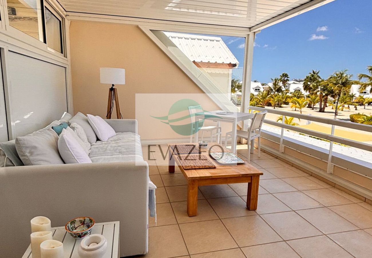 Apartment in Baie Nettlé - APT T2 Baie NETTLE REF STM004
