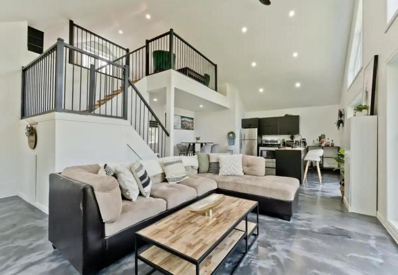 Chalet in Montreal - CAN007 - Chalet Escapade