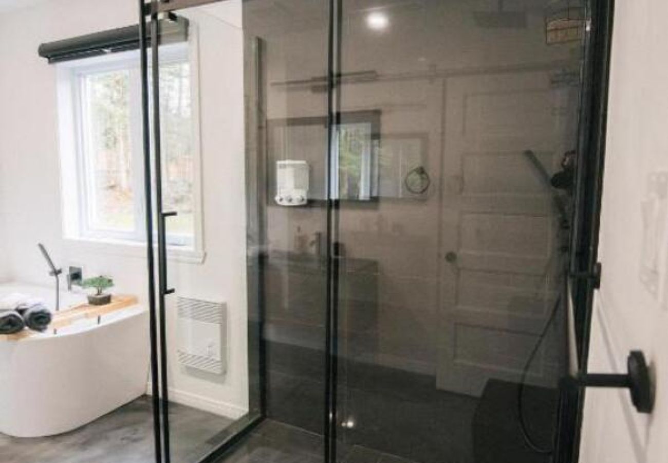 Chalet in Montreal - CAN007 - Chalet Escapade