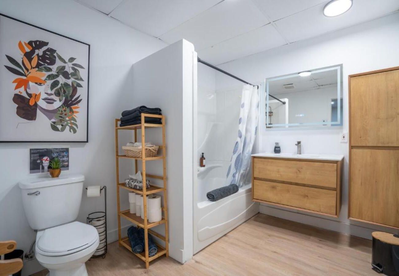 Chalet in Montreal - CAN008 - Chalet des Oiseaux Bleus