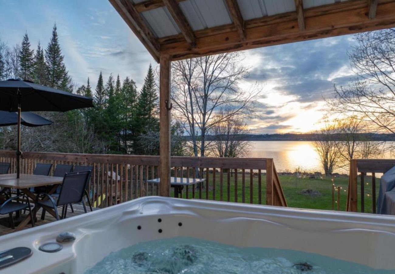 Chalet in Montreal - CAN008 - Chalet des Oiseaux Bleus