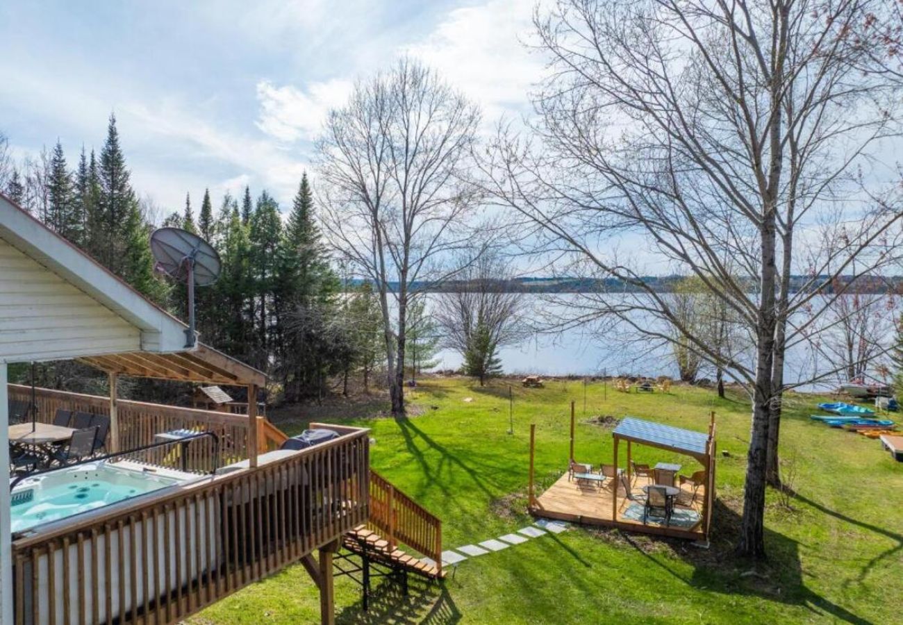 Chalet in Montreal - CAN008 - Chalet des Oiseaux Bleus