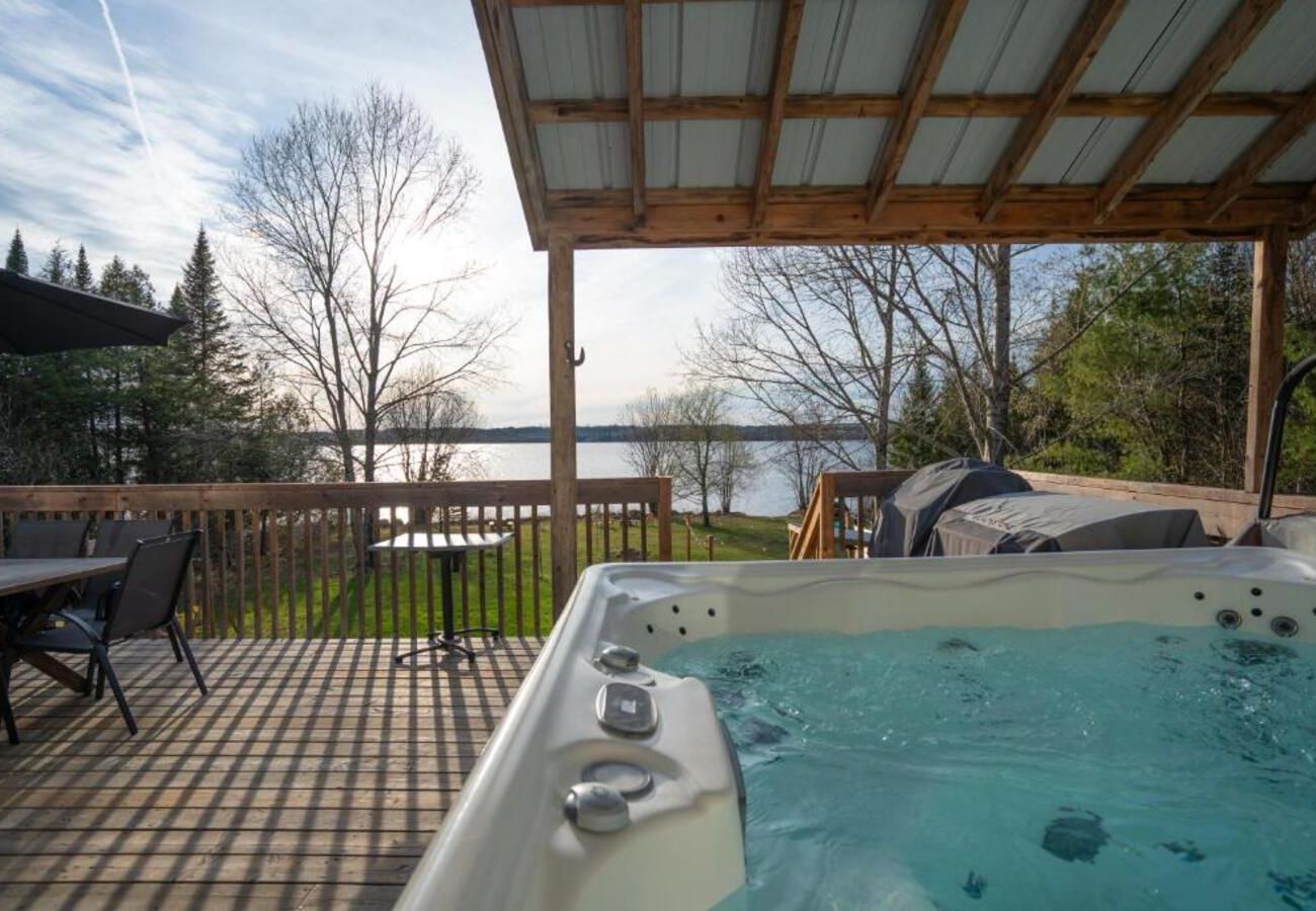 Chalet in Montreal - CAN008 - Chalet des Oiseaux Bleus