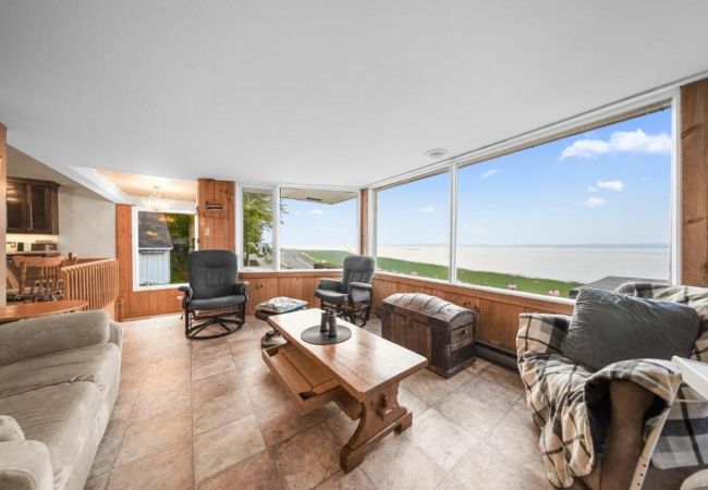 House in Laval - CAN016 : Le Repaire du Fleuve