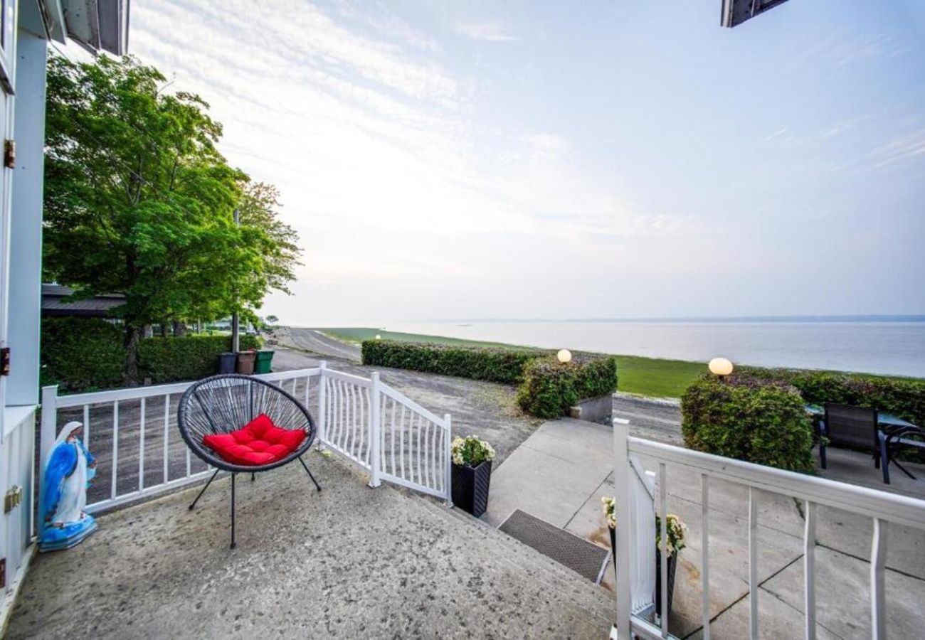 House in Laval - CAN016 : Le Repaire du Fleuve