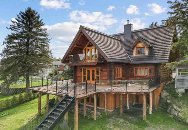 House in Laval - CAN017 : La Maison en Bois Rond