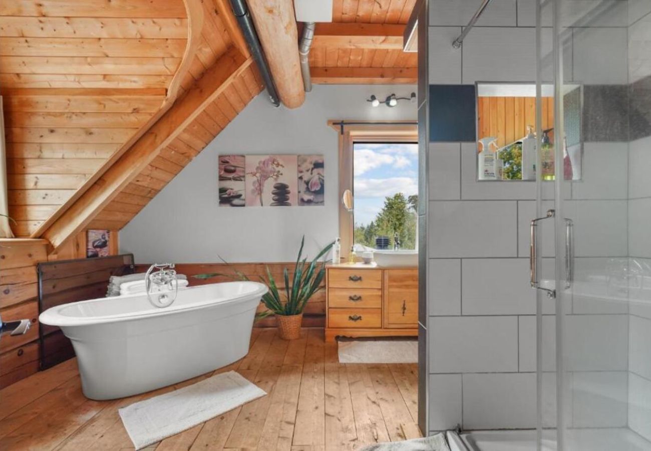 House in Laval - CAN017 : La Maison en Bois Rond