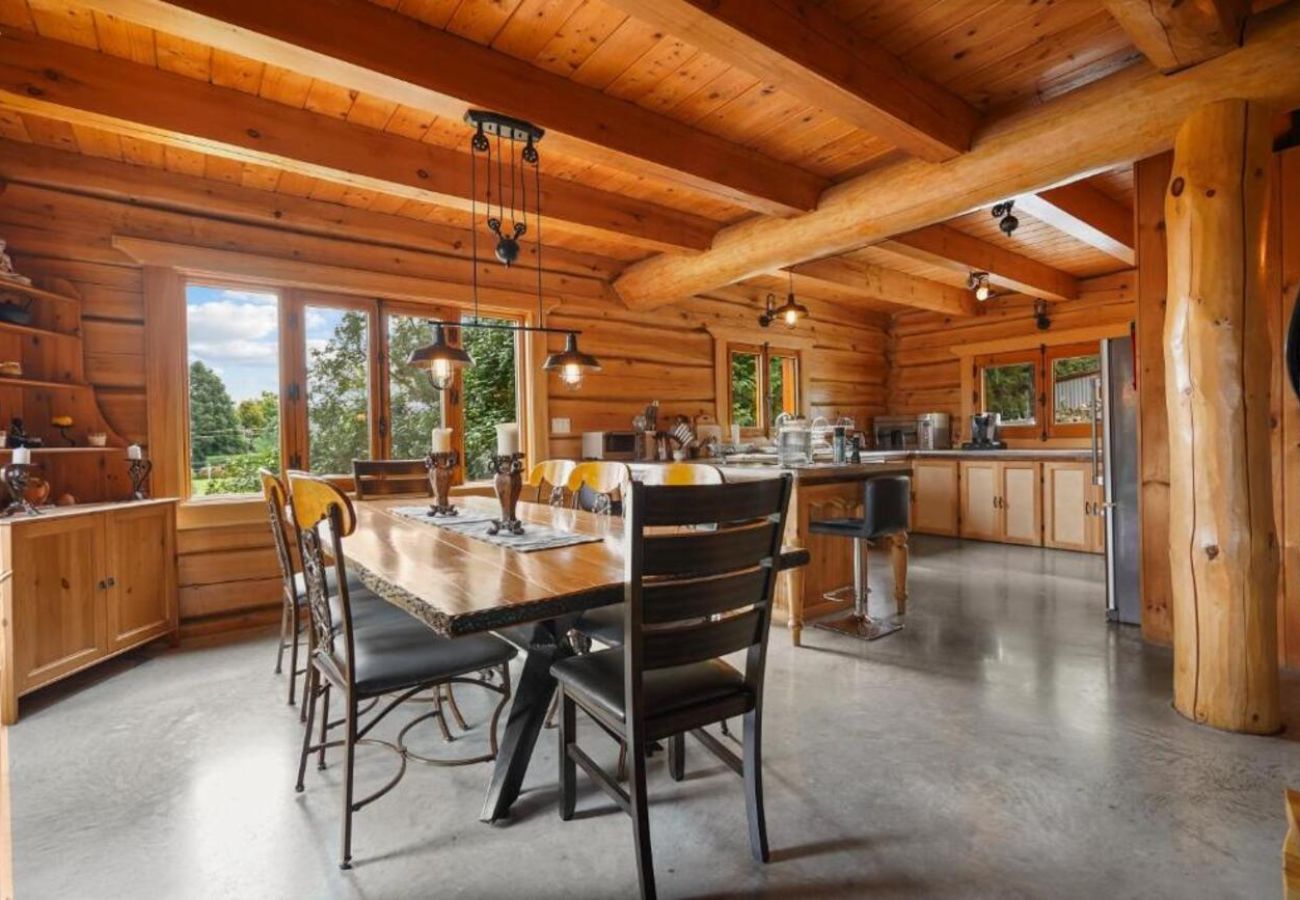 House in Laval - CAN017 : La Maison en Bois Rond