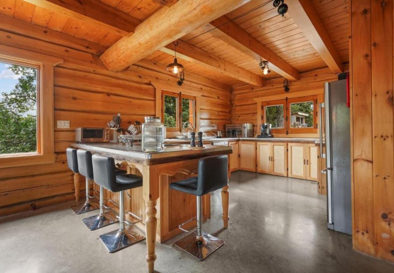 House in Laval - CAN017 : La Maison en Bois Rond